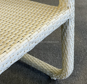 Ensemble de salle à manger d'extérieur moderne avec structure en aluminium durable et tables en teck, chaise de salle à manger en rotin pour jardin, hôtel ou terrasse - Product Image 4