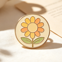 Badge en métal émaillé dur plaqué or, design personnalisé, motif de dessin animé mignon, motif floral élégant, épingles de revers personnalisées, épingles pour chapeau