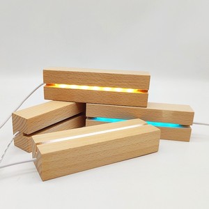 Lampe de nuit 3D en acrylique personnalisée avec base en bois véritable et LED blanc chaud pour cadeau de fête des mères - Product Image 1