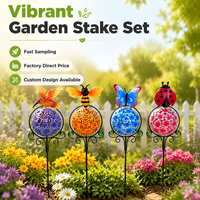 Piquets de jardin en métal sur mesure, motif fleur d'hortensia, sphère creuse avec figurines d'insectes, ornement de pelouse en fer durable, vente en gros