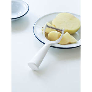 Coltello per patate autoportante di fabbricazione giapponese bianco per la preparazione di frutta e verdura - Product Image 1