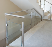 PC Balustres décoratifs en métal en acier inoxydable Main courante Balustrade en verre design pour balustrade de balcon
