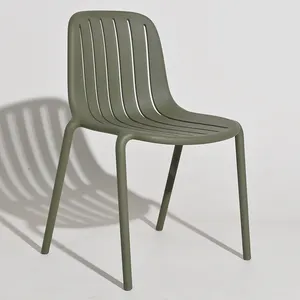 كراسي بلاستيكية قابلة للرص فوق بعضها بتصميم إيطالي للاستمتاع في الفناء في الحديقة بدون مسند للذراع - Product Image 3