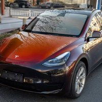 Vinilo PET para Envoltura de Autos en Negro y Rojo Brillante, Película Protectora de Pintura que Cambia de Color, Resistente a los Rayos UV, 1.52x16m, Acabado de Alto Brillo