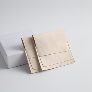 Pochette à bijoux en microfibre de velours personnalisée avec rabat et matelassage pour le rangement et l'emballage des bagues et des accessoires - Product Image 3