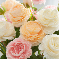 Großhandel Hochwertige Seiden-Kunstpflanzen 3-köpfige Rosen für Neujahr Hochzeit Hintergrundwand Arrangement Dekoration
