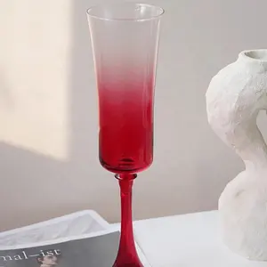 赤い色のスパークリングワイングラストップレストランシェリーゴブレットカクテルカップINSホットストレートチューブチューリップウェディングシャンパンフルート
