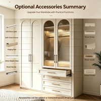 Armoire moderne en bois crème sur mesure avec portes coulissantes à panneaux arqués, éclairage LED intérieur, tiroirs grande capacité
