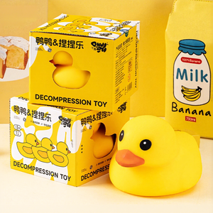 Pato Gigante Amarillo en Caja, Juguete Blandito de Subida Lenta, Pato Antiestrés para Niños, para Jugar en el Baño - Product Image 1