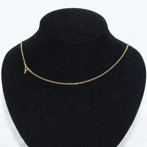 Collar con inicial lateral para mujer, colgante de acero inoxidable chapado en oro de 18k con letra grande y monograma con nombre - Product Image 3