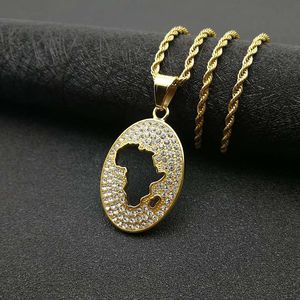 Collar con Colgante de Mapa Africano en Acero de Titanio Chapado en Oro, Forma Ovalada, Engaste Pavé, Joyería Unisex para Regalo - Product Image 2