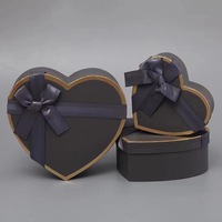 Kotak kemasan bunga cokelat Logo kustom kotak kertas berbentuk hati hadiah dengan pita tutup untuk Hari Valentine Ibu pernikahan