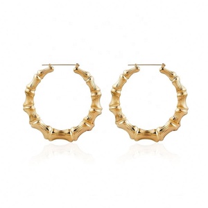 Pendientes de Aro Grandes de Latón con Diseño de Bambú, Estilo Punk Exagerado, Geométricos, de Aleación Dorada con Perla Principal, Tendencia Europea y Estadounidense - Product Image 5