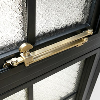 Fenêtre de style français à motif de lumière divisée, idéale pour salon et maison, avec diviseurs en verre sur mesure pour ouverture murale de balcon