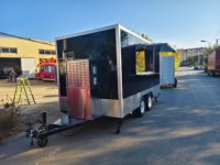 Remorque de camion-restaurant multifonctionnelle en acier inoxydable de 4 m, personnalisable, pour la vente de restauration rapide, de glaces, de chips, de snacks, de bonbons, et pour la restauration en extérieur.