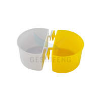 Tasse d'eau en plastique pour mangeoires de pigeon Tasse de mangeoire de lapin Tasse d'eau de pigeon pour cage métallique