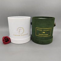 Boîtes d'emballage rondes en carton de luxe sur mesure avec matériaux recyclés, logo personnalisé, ruban et finitions dorées