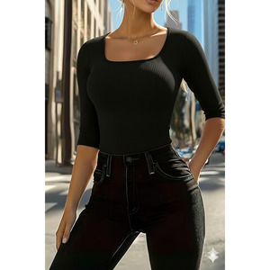Blusa de Mujer Negra con Manga Capri, Cuello Redondo y Tela Tipo Corsé - Product Image 2