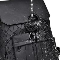 Mochila Impermeable con Patrón Geométrico, Tiras Reflectantes Negras, Correas Ajustables, Bolsa de Viaje para Portátil con Forro de Poliéster