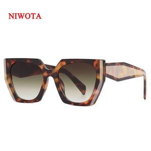 Occhiali da Sole Unisex alla Moda con Montatura Grande Quadrata Bicolore, Protezione UV400, Stile Street Trendy - Product Image 5