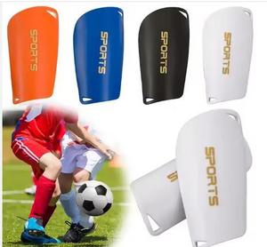 Equipo de Protección Deportiva, <span class=keywords><strong>Espinilleras</strong></span> de Entrenamiento de Plástico Ligeras y Reforzadas de Doble Capa <span class=keywords><strong>Personalizadas</strong></span> para Fútbol Profesional - Product Image 1
