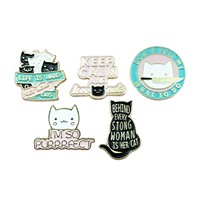 Broche transfrontalière en forme de chaton de dessin animé mignon, bijou personnalisé avec alphabet anglais, pour veste et sac à dos, badge décoratif thermolaqué