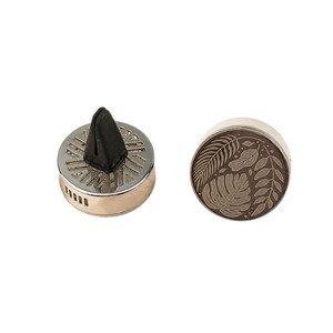 Luxe auto-luchtverfrisserclip van zinklegering met gegraveerde geurchip, geurverwijdering, zakelijk cadeau, aromatherapie voor auto-luchtroosters - Product Image 3