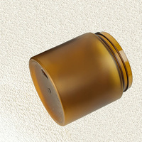 Pot en PET couleur thé personnalisé pour emballage cosmétique, avec couvercle en bambou foncé, tailles variées, couleur et logo personnalisables