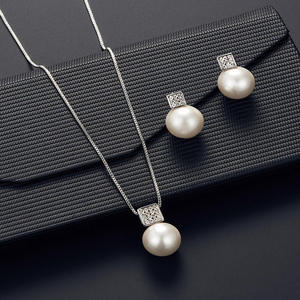 Ensemble de bijoux de mariage et de fête au design tendance, élégant pour femmes, en zircon plaqué or, scintillant, luxueux et tendance - Product Image 2
