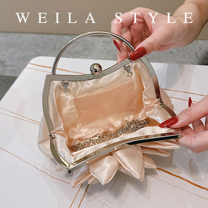 Pochette Elegante in <span class=keywords><strong>Raso</strong></span> con Fiore, Strass e Manico Superiore per Matrimonio, Sposa, Cocktail Party, Abito da Cerimonia ed Eventi di Ricevimento - Product Image 4