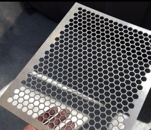 Tôles perforées en aluminium perforées pour décoration murale extérieure Plaque en acier inoxydable 304 Perforations décoratives HL Finition de surface - Product Image 5