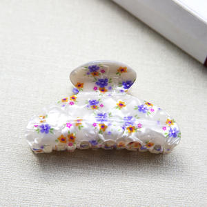 Grande pince à cheveux florale colorée en plastique souple en PVC avec motif floral flexible - Product Image 4