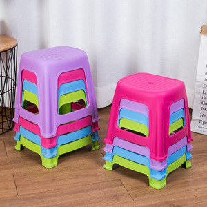 Tabouret en plastique Junya, petit et grand, antidérapant, pour salle de bain et toilettes, pour personnes âgées, usage domestique, emballage multicolore - Product Image 1