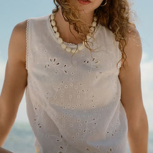 Camiseta sin mangas de lino blanco para mujer con bordado y diseño hueco, cuello redondo, ajuste holgado informal para primavera y verano - Product Image 6