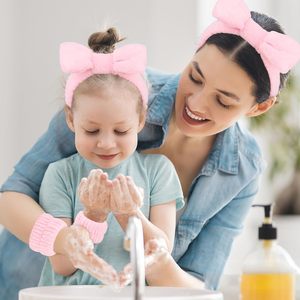 Juego de 5 Diademas y Pulseras para Spa con Pinzas para el Cabello - Diademas y Pulseras para Lavar la Cara y Cuidado de la Piel - Product Image 5