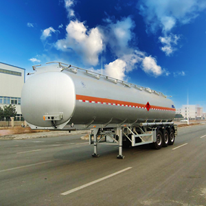Camion <span class=keywords><strong>de</strong></span> réservoir <span class=keywords><strong>de</strong></span> carburant en acier 40000L semi-remorque avec adaptateur API et vannes <span class=keywords><strong>de</strong></span> coupe d'urgence pour le transport <span class=keywords><strong>de</strong></span> sécurité des avions diesel - Product Image 5