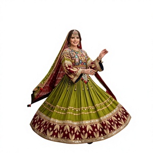 Robe longue bohème verte brodée avec col bijou, manches longues, silhouette de robe de bal, broderie à la main, tenue de soirée - Product Image 1