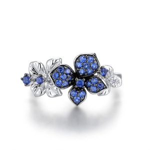 Anello Floreale alla Moda, Design Minimalista ed Elegante, Gioiello da Donna per Uso Quotidiano, Anello Statement - Product Image 1