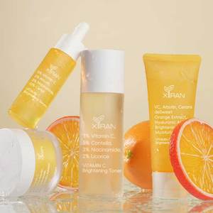 비타민 C와 나이아신아마이드, 알로에 베라가 함유된 미백 및 영양 공급을 위한 프라이빗 라벨 천연 스킨케어 세트 - Product Image 3