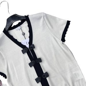 Top de punto de manga corta con cuello en V, ribete en contraste y detalle de lazo, camiseta elegante e informal - Product Image 5