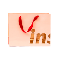 Sac en papier blanc mat élégant pour vêtements, avec poignée en ruban, impression de logo personnalisée, emballage cadeau