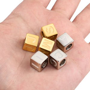 Perle d'espacement en acier inoxydable plaqué or 18 carats avec <span class=keywords><strong>alphabet</strong></span>, breloque cube à grand trou, accessoires étanches pour la fabrication <span class=keywords><strong>de</strong></span> colliers et bijoux - Product Image 2