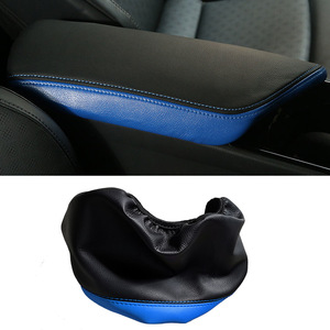 Couverture de boîte d'accoudoir Toyota CHR 2018-2022 en cuir noir avec surpiqûres rouges, protection de la console centrale - Product Image 4