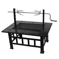 Table de feu de poulet rôti avec grill, carrelage de jardin, acier inoxydable