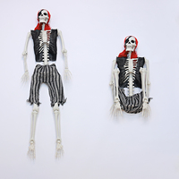 Squelette de pirate d'Halloween de 165 cm, articulations mobiles, décoration humanoïde en plastique pour cour, pelouse, jardin et maison hantée