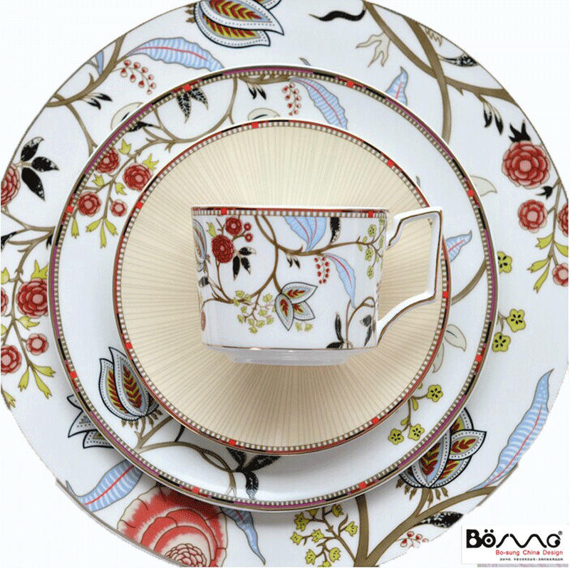 4-piece set, large and small plates, cups and saucers