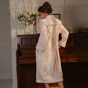 Venta al por mayor de buena calidad de cuello alto características térmicas camisones pantalones cortos de talla grande mujeres elegante vestido Sexy batas de invierno - Product Image 4