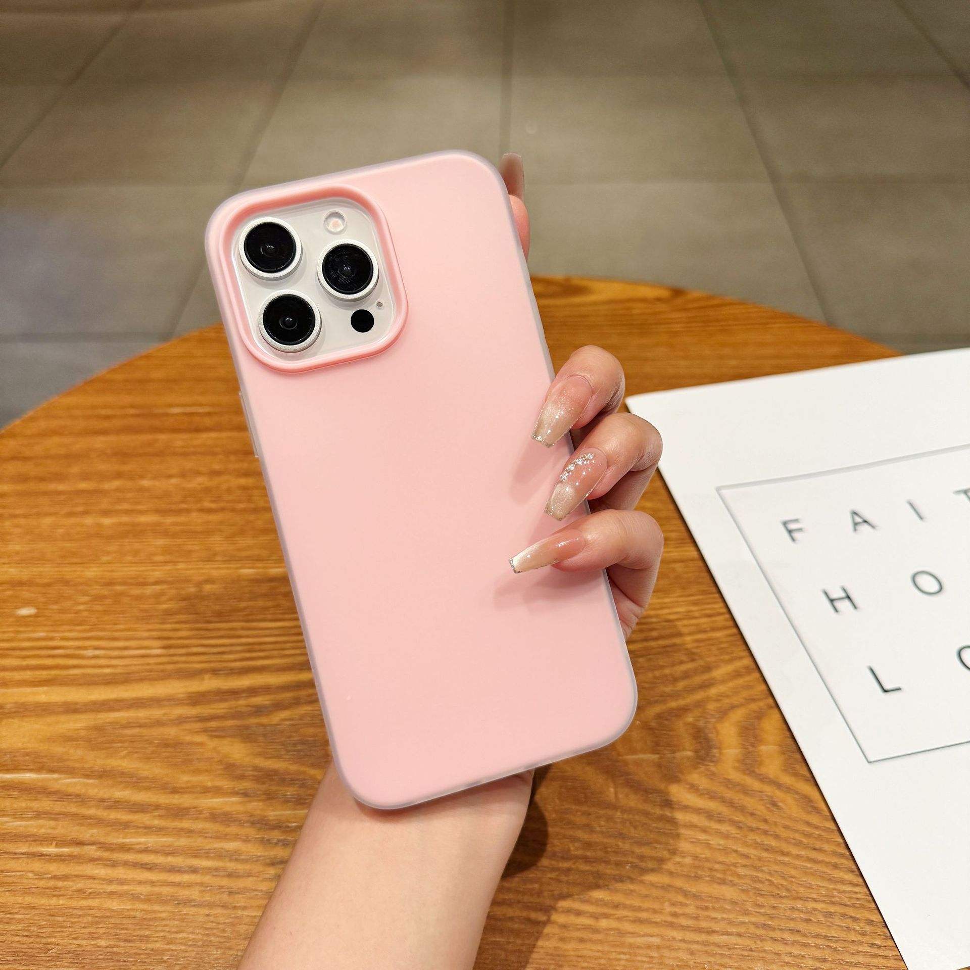 สีชมพูอ่อน