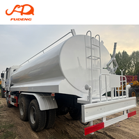 Camion-citerne SHACMAN 6x4 directement de l'usine, camion-citerne de nettoyage urbain, camion-citerne à eau robuste avec grand réservoir d'eau