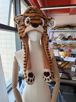 Cet adorable chapeau en peluche de tigre avec oreilles mobiles est chaud et doux, idéal pour les fêtes, les cosplay, les cadeaux de vacances pour les enfants et les adultes
